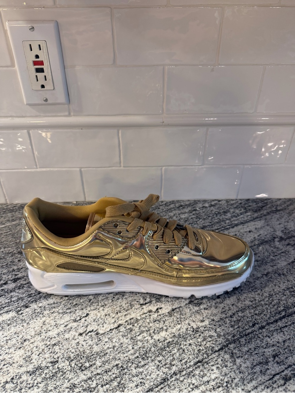 Women’s Nike Air Max 90 Metallic Pack Gold CQ6639-700 Size 13.5/Mens 12 - Picture 6 of 10
